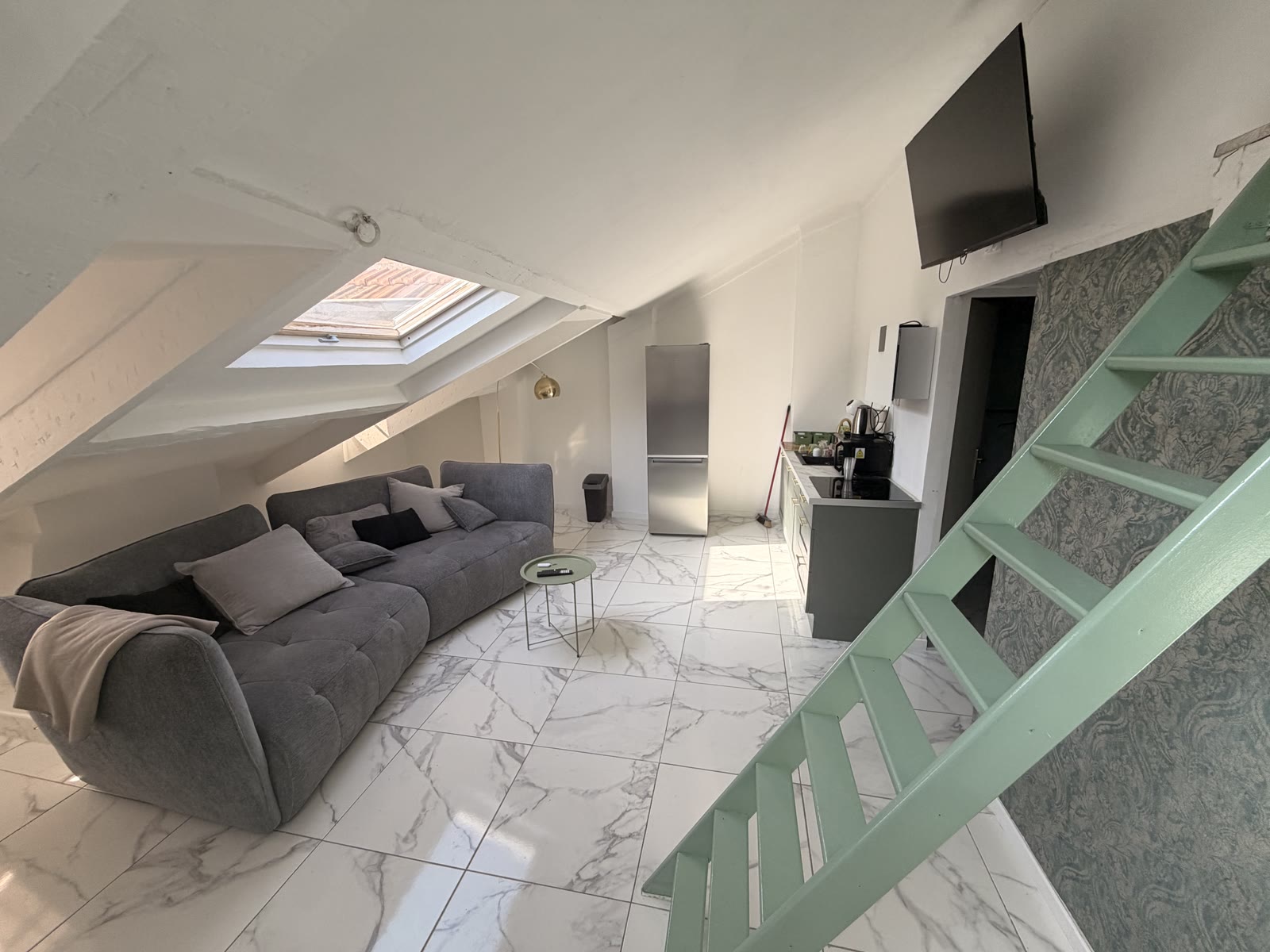 Deux pièces avec mezzanine en hyper-centre
