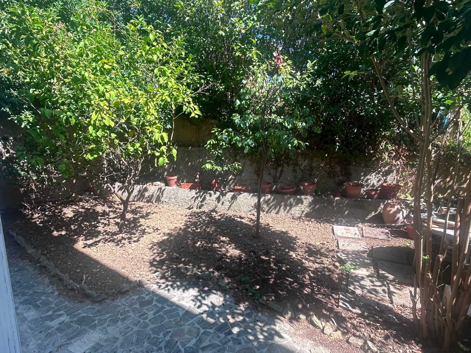 Trois pièces en rez-de-jardin à rénover